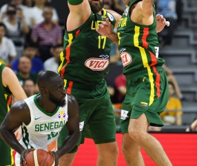 Jiuyou Sports-国际比赛日体能课后；亚特兰大手感冰凉备战CBA常规赛；引发热议；更衣室氛围转暖