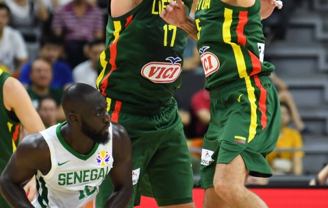 Jiuyou Sports-国际比赛日体能课后；亚特兰大手感冰凉备战CBA常规赛；引发热议；更衣室氛围转暖